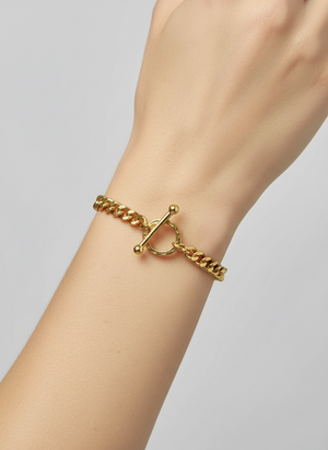 Hudson Toggle Curb Bracelet